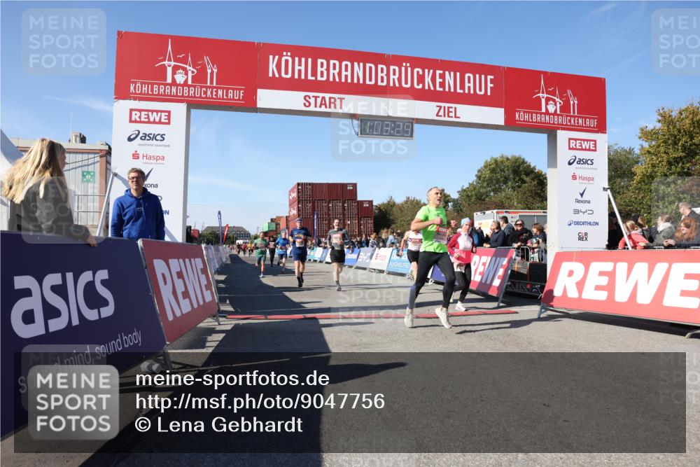 03.10.2025 - Köhlbrandbrückenlauf Lena Gebhardt http://msf.ph/oto/9047756 03.10.2025 13:03:29 Ziel 4214, 4225, 4252, 4268, 4283, 4300, 4454, 4507, 5063, 5707, 6194, 6207, 6632 meine-sportfotos.de