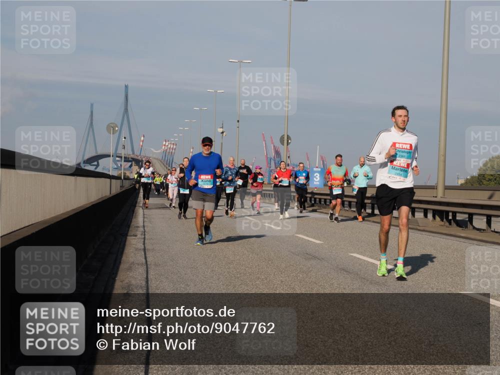 03.10.2025 - Köhlbrandbrückenlauf Fabian Wolf http://msf.ph/oto/9047762 03.10.2025 09:59:54 Position 3 3176, 3, 2368, 2454 meine-sportfotos.de