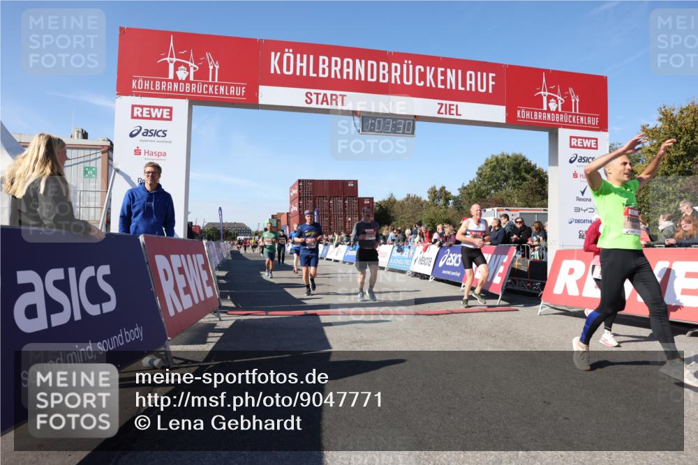 03.10.2025 - Köhlbrandbrückenlauf Lena Gebhardt http://msf.ph/oto/9047771 03.10.2025 13:03:30 Ziel 4214, 4225, 4252, 4268, 4283, 4300, 4454, 4507, 5063, 5707, 6194, 6207, 6632 meine-sportfotos.de