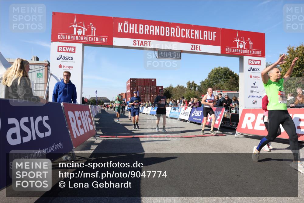 03.10.2025 - Köhlbrandbrückenlauf Lena Gebhardt http://msf.ph/oto/9047774 03.10.2025 13:03:30 Ziel 4214, 4225, 4252, 4268, 4283, 4300, 4454, 4507, 5063, 5707, 6194, 6207, 6632 meine-sportfotos.de