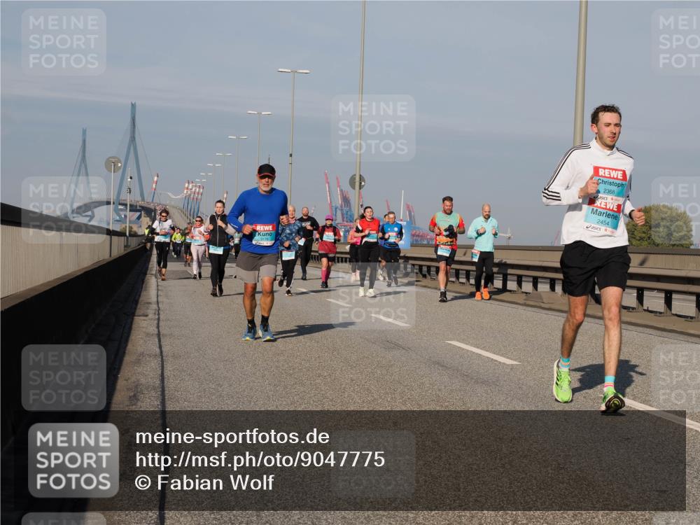 03.10.2025 - Köhlbrandbrückenlauf Fabian Wolf http://msf.ph/oto/9047775 03.10.2025 09:59:55 Position 3 3176, 2368, 2454 meine-sportfotos.de