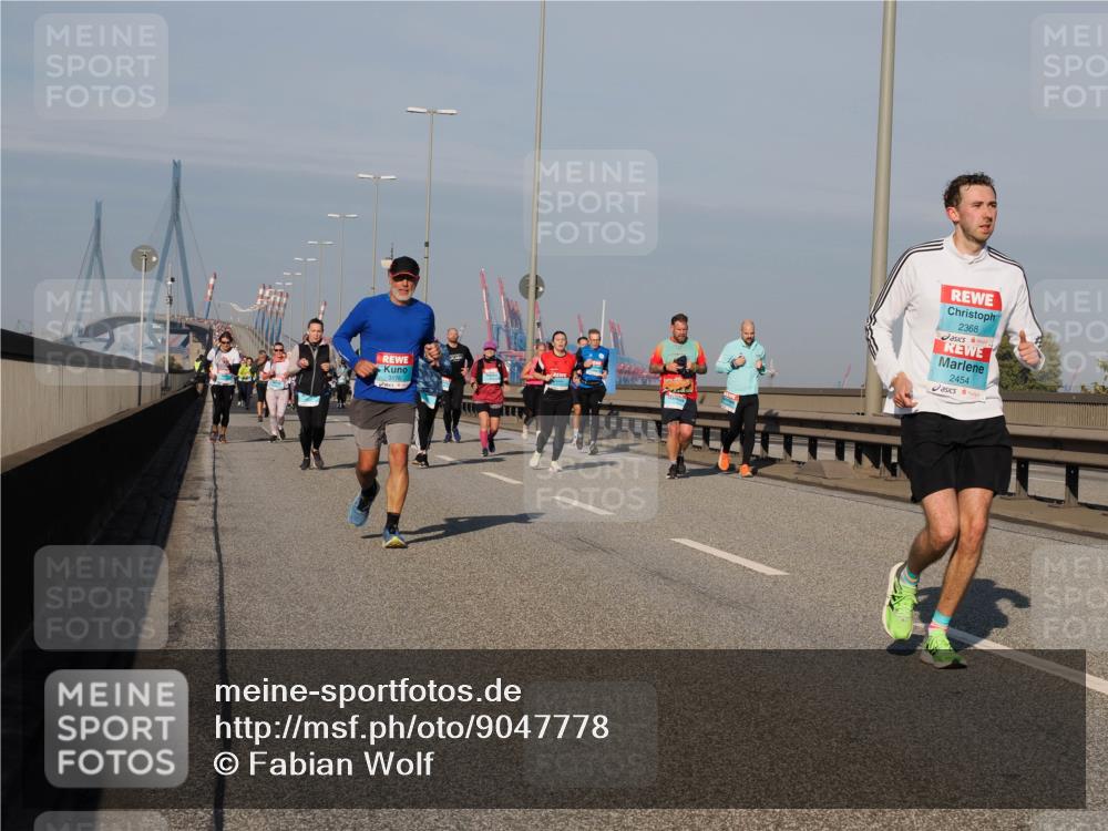 03.10.2025 - Köhlbrandbrückenlauf Fabian Wolf http://msf.ph/oto/9047778 03.10.2025 09:59:55 Position 3 3176, 2368, 2454 meine-sportfotos.de