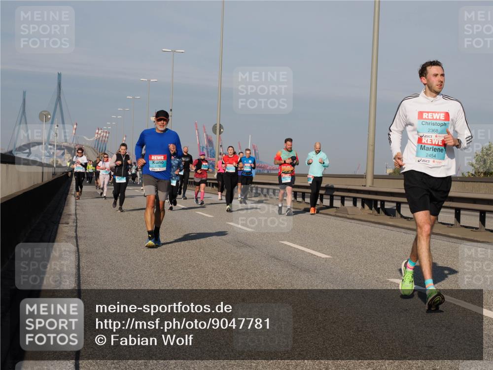03.10.2025 - Köhlbrandbrückenlauf Fabian Wolf http://msf.ph/oto/9047781 03.10.2025 09:59:55 Position 3 3176, 2368, 2454 meine-sportfotos.de