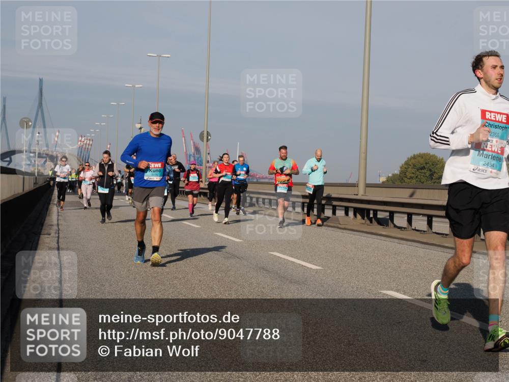 03.10.2025 - Köhlbrandbrückenlauf Fabian Wolf http://msf.ph/oto/9047788 03.10.2025 09:59:56 Position 3 3176, 2368, 2454 meine-sportfotos.de