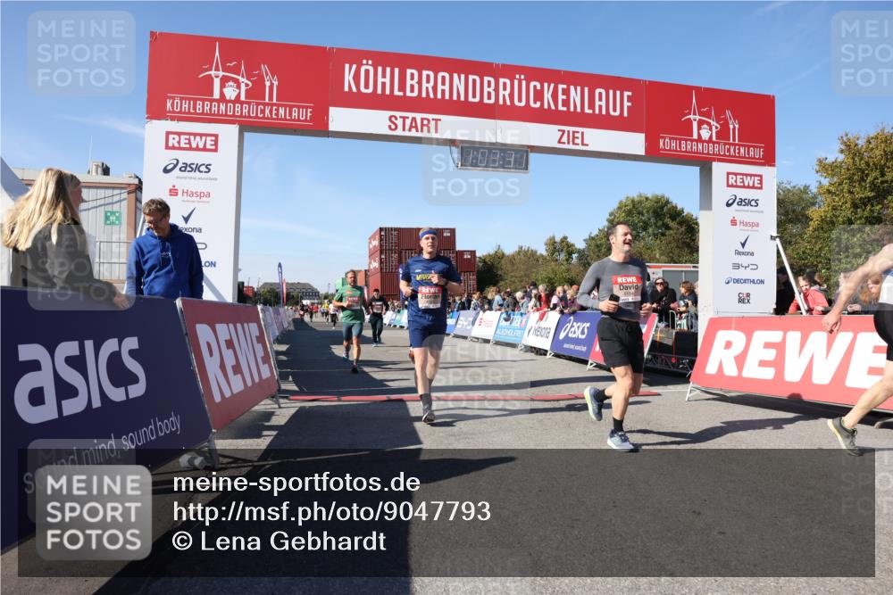 03.10.2025 - Köhlbrandbrückenlauf Lena Gebhardt http://msf.ph/oto/9047793 03.10.2025 13:03:32 Ziel 4214, 4225, 4252, 4283, 4300, 4422, 4454, 4507, 5707, 6194, 6207, 6632 meine-sportfotos.de