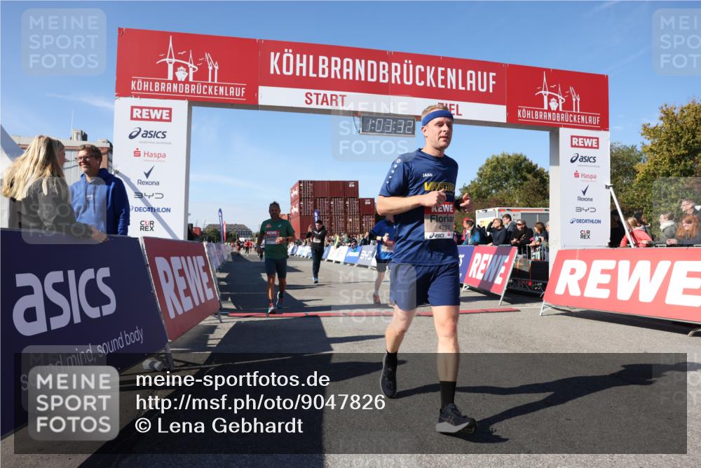 03.10.2025 - Köhlbrandbrückenlauf Lena Gebhardt http://msf.ph/oto/9047826 03.10.2025 13:03:33 Ziel 4214, 4225, 4252, 4283, 4300, 4422, 4454, 4507, 5707, 6025, 6194, 6207, 6632 meine-sportfotos.de