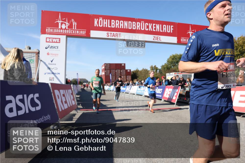 03.10.2025 - Köhlbrandbrückenlauf Lena Gebhardt http://msf.ph/oto/9047839 03.10.2025 13:03:33 Ziel 4214, 4225, 4252, 4283, 4300, 4422, 4454, 4507, 5707, 6025, 6194, 6207, 6632 meine-sportfotos.de