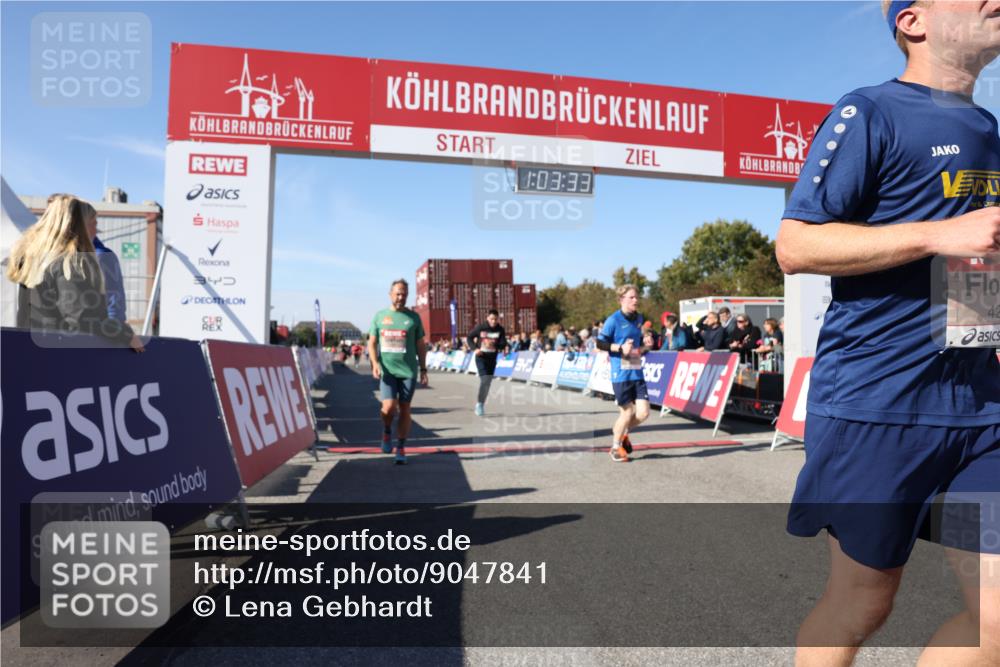 03.10.2025 - Köhlbrandbrückenlauf Lena Gebhardt http://msf.ph/oto/9047841 03.10.2025 13:03:33 Ziel 4214, 4225, 4252, 4283, 4300, 4422, 4454, 4507, 5707, 6025, 6194, 6207, 6632 meine-sportfotos.de