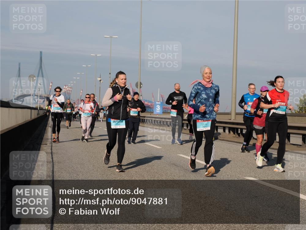 03.10.2025 - Köhlbrandbrückenlauf Fabian Wolf http://msf.ph/oto/9047881 03.10.2025 10:00:01 Position 3 2949, 3823, 3747 meine-sportfotos.de