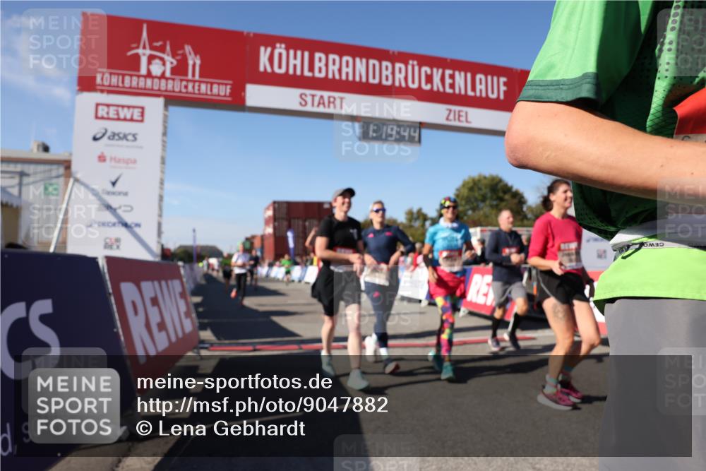 03.10.2025 - Köhlbrandbrückenlauf Lena Gebhardt http://msf.ph/oto/9047882 03.10.2025 13:19:44 Ziel 4376, 4539, 4981, 5047, 5059, 5148, 5647, 5648, 5650, 5704, 5838, 5931, 5975, 6382, 6383, 6509, 6600, 6660, 6730 meine-sportfotos.de