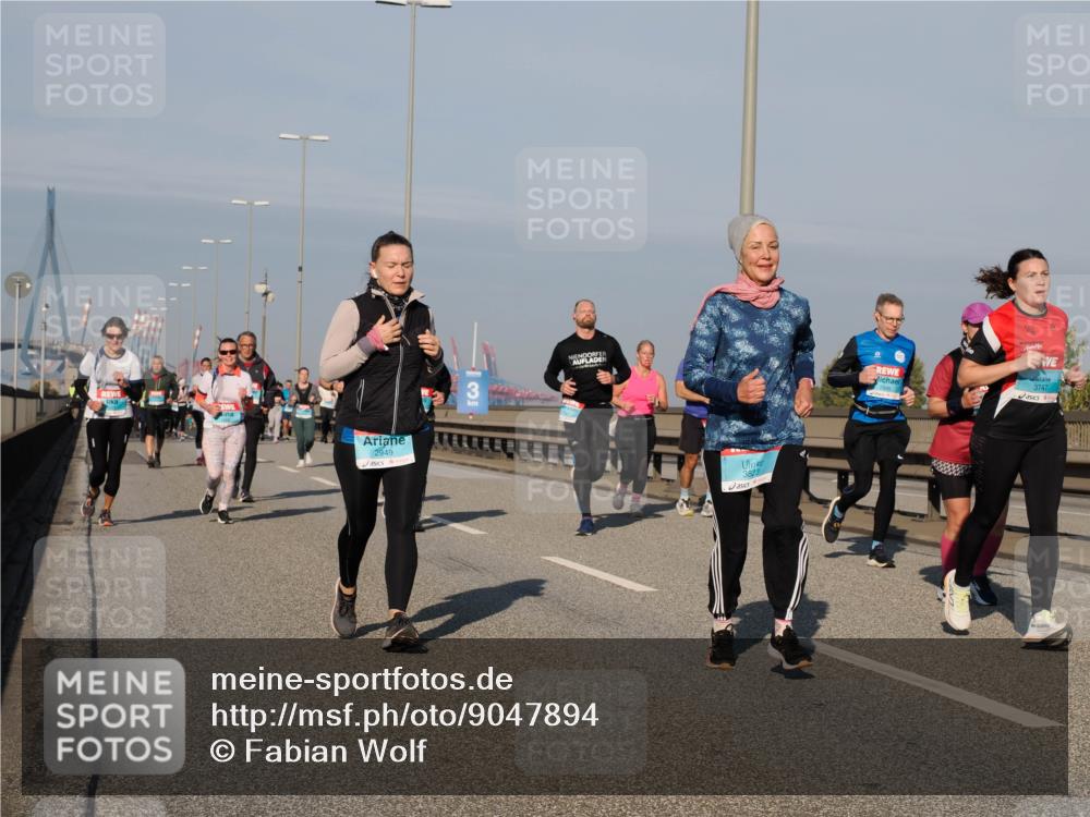 03.10.2025 - Köhlbrandbrückenlauf Fabian Wolf http://msf.ph/oto/9047894 03.10.2025 10:00:02 Position 3 2949, 3, 3823, 3747 meine-sportfotos.de
