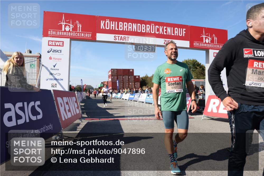 03.10.2025 - Köhlbrandbrückenlauf Lena Gebhardt http://msf.ph/oto/9047896 03.10.2025 13:03:37 Ziel 4063, 4214, 4252, 4274, 4300, 4422, 4454, 4507, 5639, 5707, 5799, 6025, 6194, 6207 meine-sportfotos.de