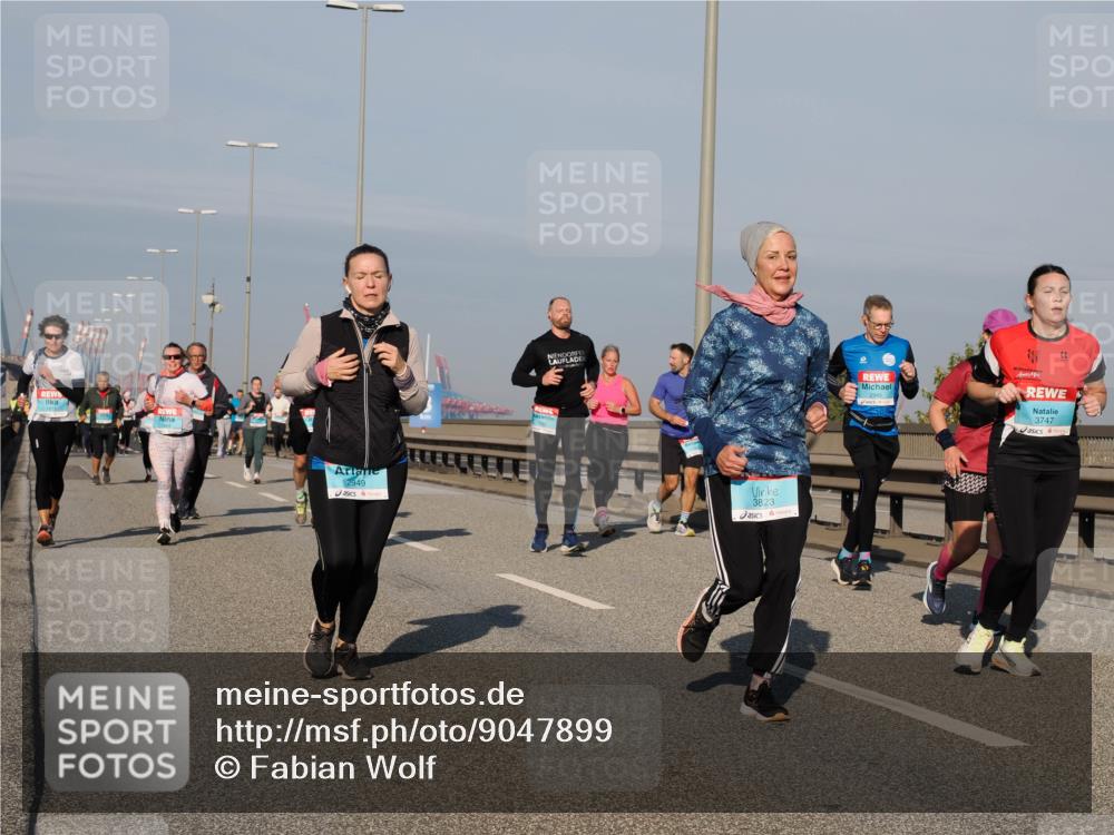 03.10.2025 - Köhlbrandbrückenlauf Fabian Wolf http://msf.ph/oto/9047899 03.10.2025 10:00:02 Position 3 2949, 3823, 3747 meine-sportfotos.de