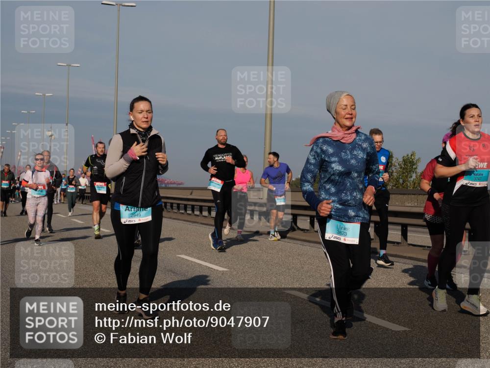 03.10.2025 - Köhlbrandbrückenlauf Fabian Wolf http://msf.ph/oto/9047907 03.10.2025 10:00:03 Position 3 2949, 3823, 3747 meine-sportfotos.de