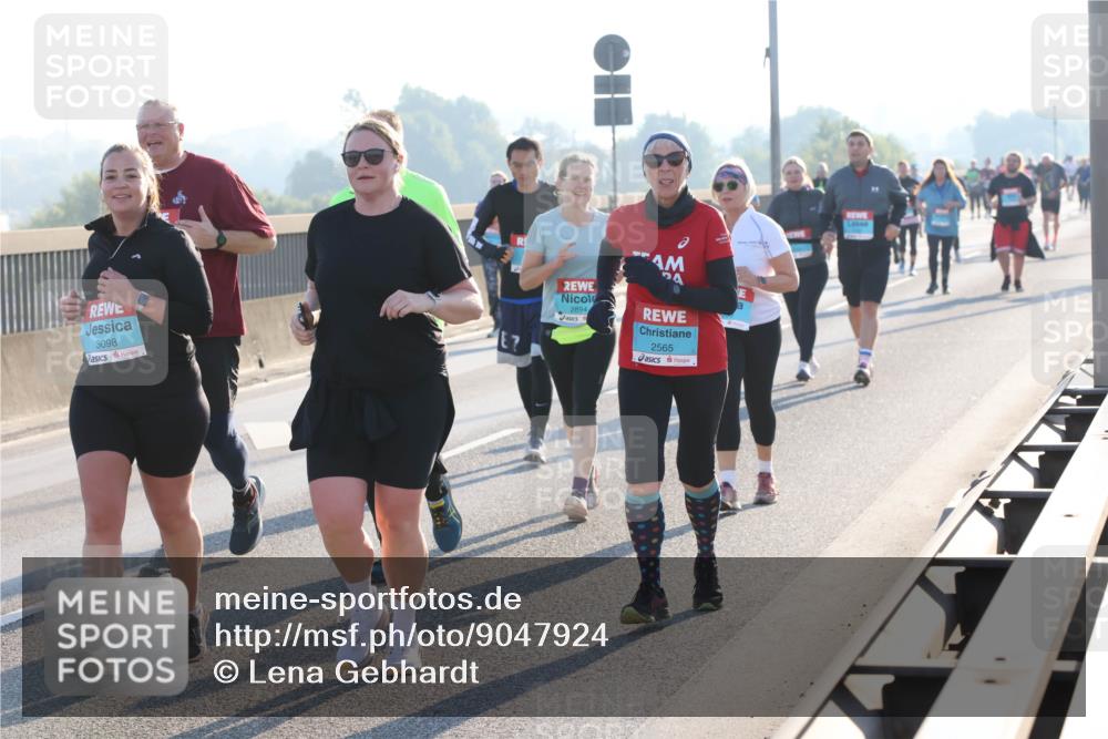 03.10.2025 - Köhlbrandbrückenlauf Lena Gebhardt http://msf.ph/oto/9047924 03.10.2025 09:30:04 Position 1 3098, 2894, 94, 2565 meine-sportfotos.de