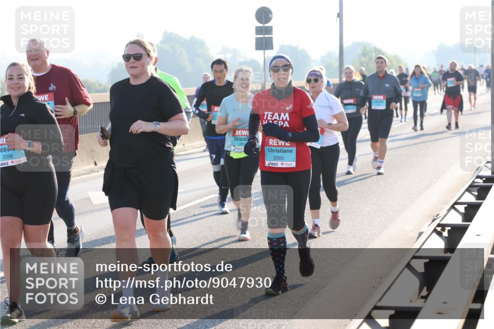 03.10.2025 - Köhlbrandbrückenlauf Lena Gebhardt http://msf.ph/oto/9047930 03.10.2025 09:30:04 Position 1 3098, 289, 2565 meine-sportfotos.de