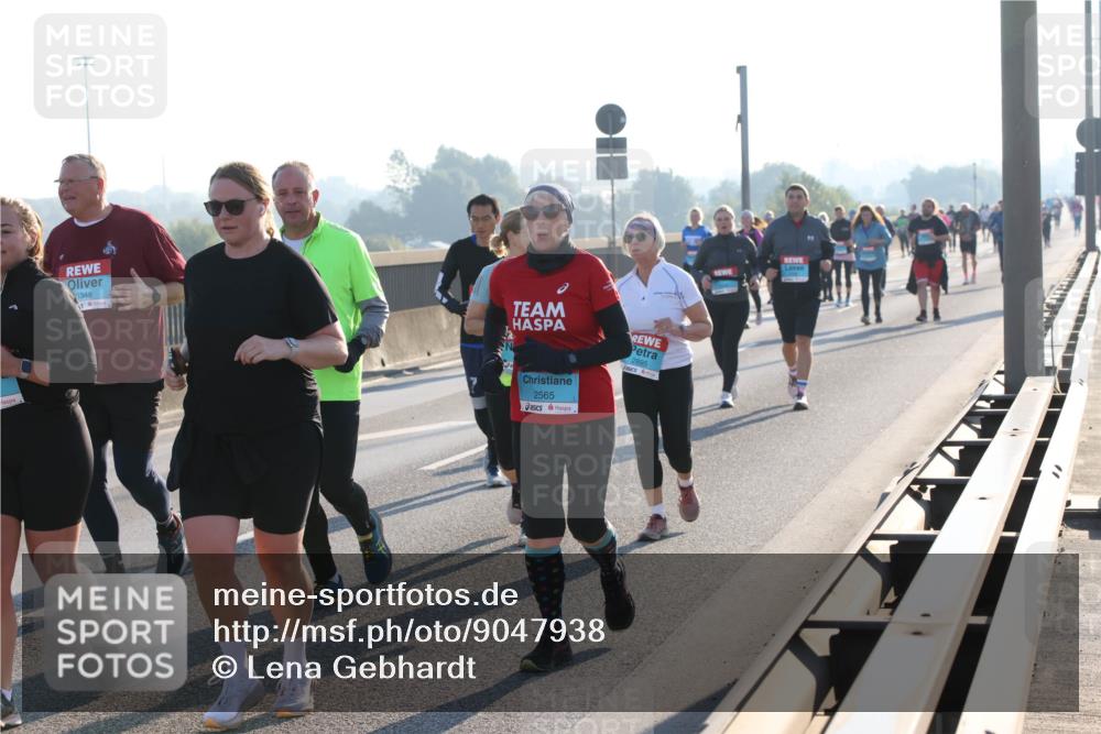 03.10.2025 - Köhlbrandbrückenlauf Lena Gebhardt http://msf.ph/oto/9047938 03.10.2025 09:30:05 Position 1 3349, 2565 meine-sportfotos.de