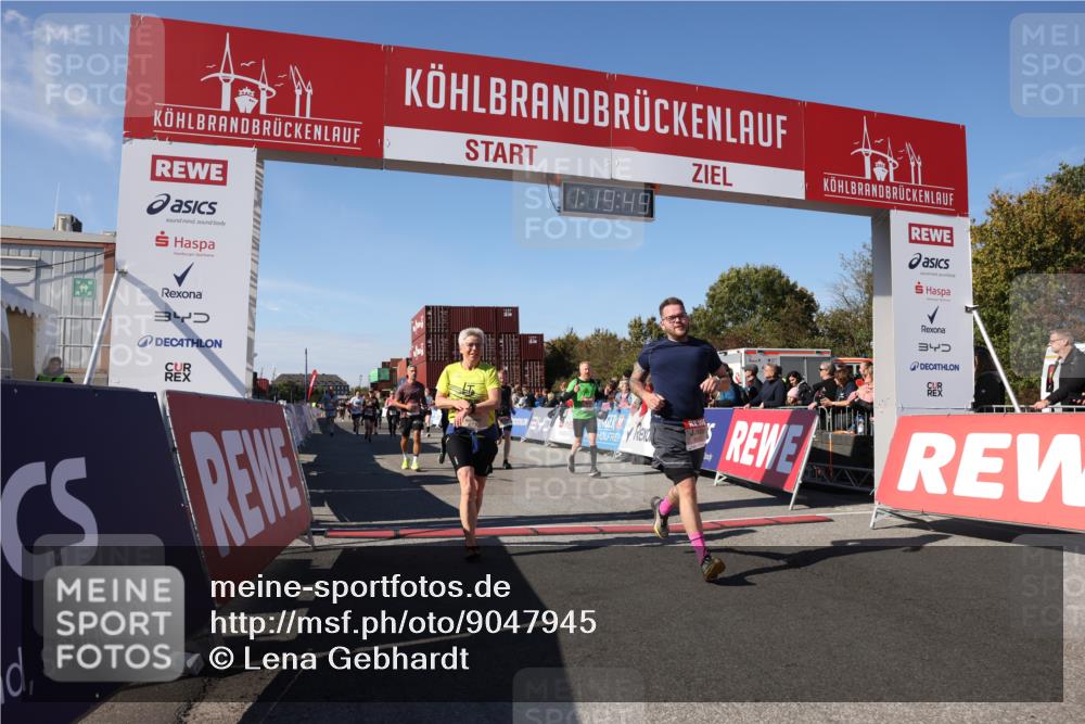 03.10.2025 - Köhlbrandbrückenlauf Lena Gebhardt http://msf.ph/oto/9047945 03.10.2025 13:19:49 Ziel 4376, 4539, 4981, 5047, 5059, 5148, 5647, 5648, 5650, 5704, 5841, 5931, 5975, 6068, 6382, 6383, 6414, 6509, 6600, 6660, 6663, 6730 meine-sportfotos.de