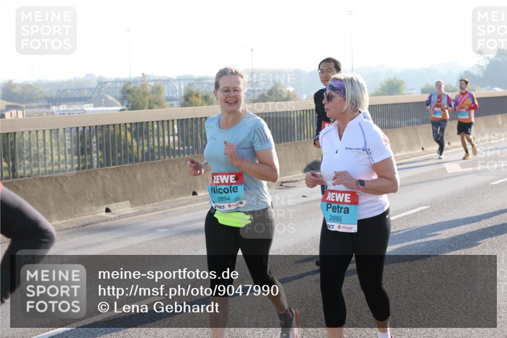 03.10.2025 - Köhlbrandbrückenlauf Lena Gebhardt http://msf.ph/oto/9047990 03.10.2025 09:30:08 Position 1 2894, 2895 meine-sportfotos.de