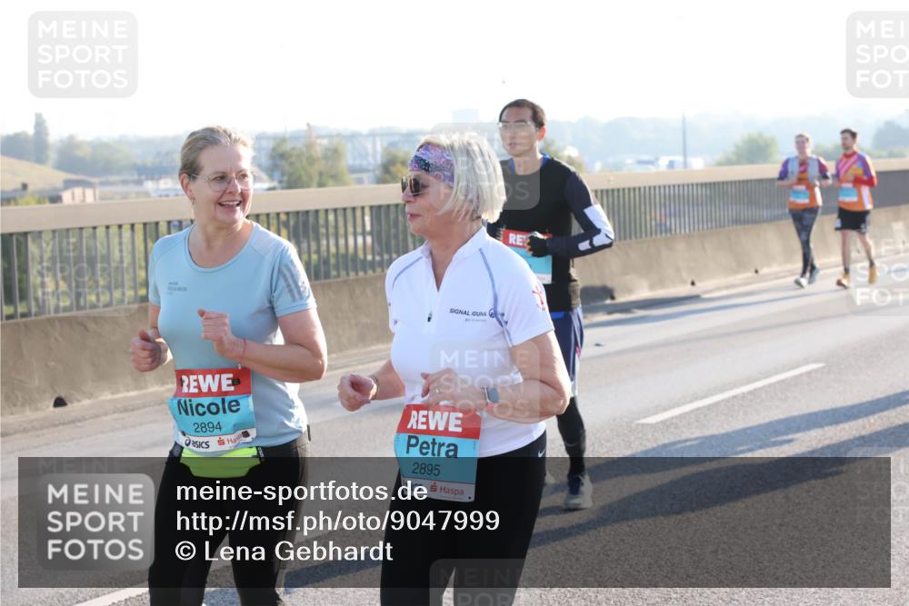 03.10.2025 - Köhlbrandbrückenlauf Lena Gebhardt http://msf.ph/oto/9047999 03.10.2025 09:30:09 Position 1 2894, 2895 meine-sportfotos.de