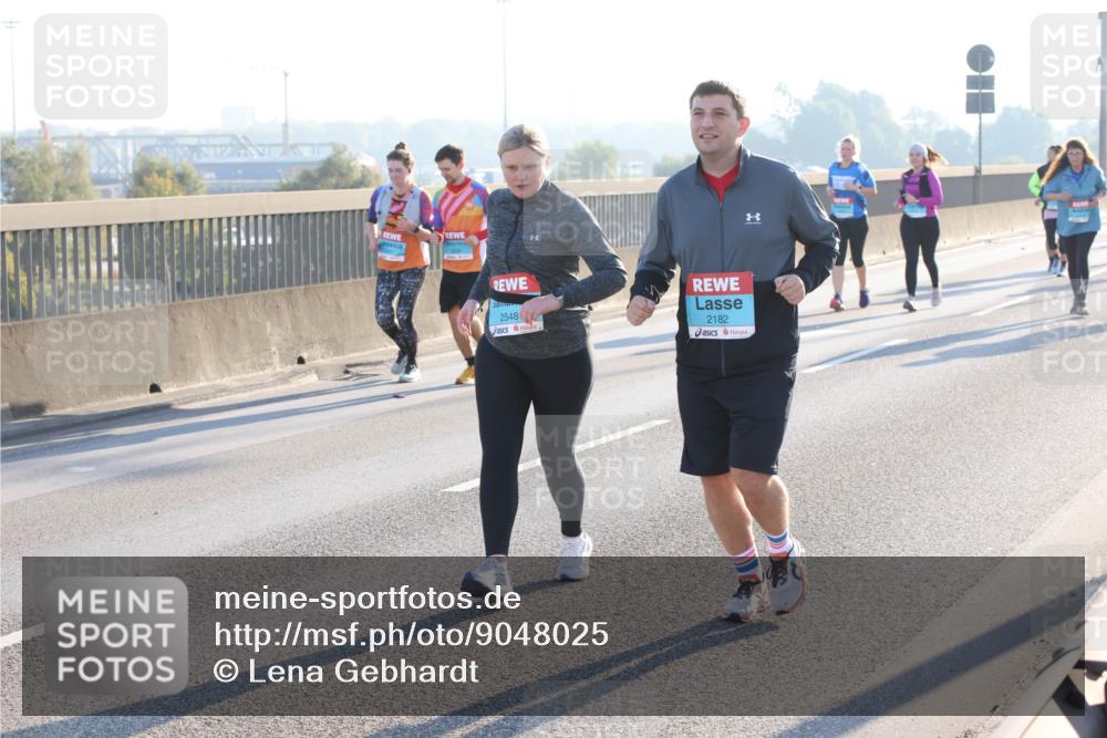 03.10.2025 - Köhlbrandbrückenlauf Lena Gebhardt http://msf.ph/oto/9048025 03.10.2025 09:30:11 Position 1 2548, 2182 meine-sportfotos.de