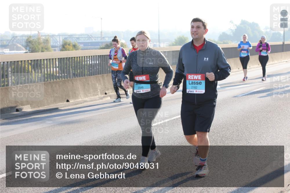 03.10.2025 - Köhlbrandbrückenlauf Lena Gebhardt http://msf.ph/oto/9048031 03.10.2025 09:30:12 Position 1 2548, 2182 meine-sportfotos.de