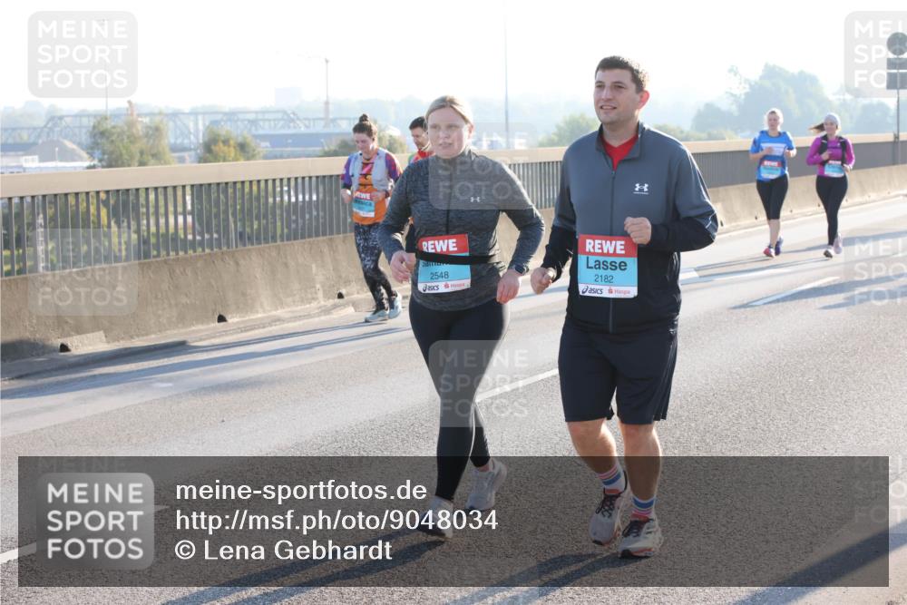 03.10.2025 - Köhlbrandbrückenlauf Lena Gebhardt http://msf.ph/oto/9048034 03.10.2025 09:30:12 Position 1 2548, 2182 meine-sportfotos.de