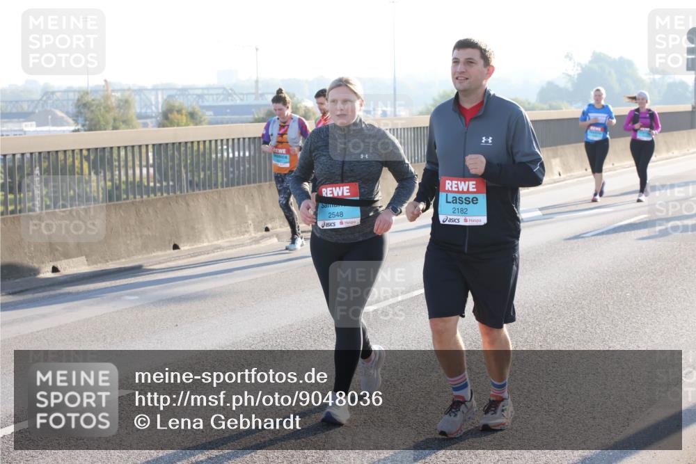 03.10.2025 - Köhlbrandbrückenlauf Lena Gebhardt http://msf.ph/oto/9048036 03.10.2025 09:30:12 Position 1 2548, 2182 meine-sportfotos.de