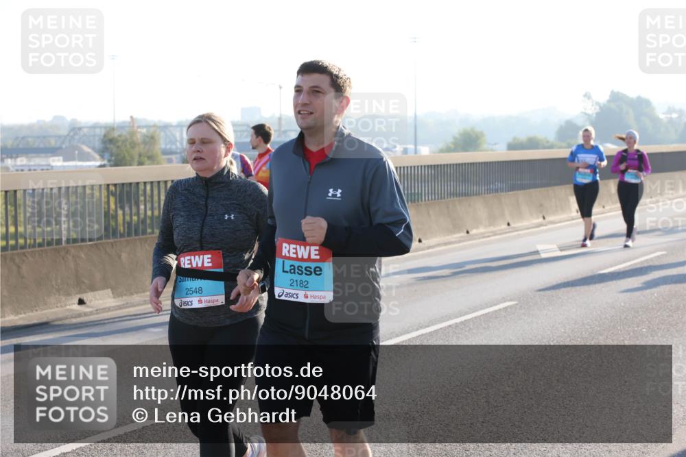 03.10.2025 - Köhlbrandbrückenlauf Lena Gebhardt http://msf.ph/oto/9048064 03.10.2025 09:30:13 Position 1 2548, 2182 meine-sportfotos.de