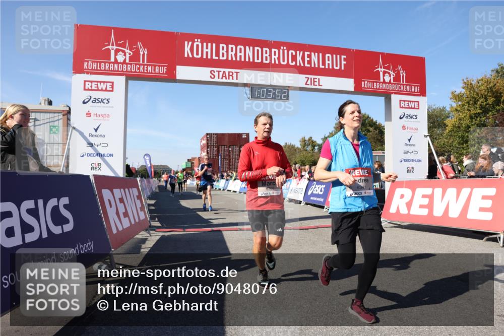 03.10.2025 - Köhlbrandbrückenlauf Lena Gebhardt http://msf.ph/oto/9048076 03.10.2025 13:03:52 Ziel 4063, 4127, 4274, 4322, 4349, 5098, 5414, 5447, 5639, 5950, 6315, 6341, 6392, 6706 meine-sportfotos.de