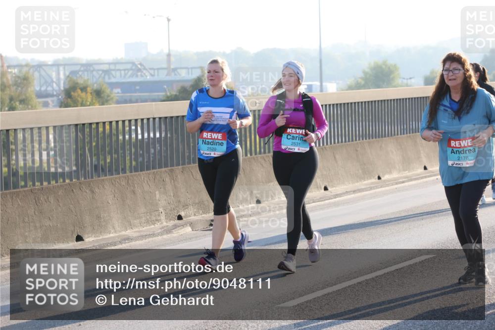03.10.2025 - Köhlbrandbrückenlauf Lena Gebhardt http://msf.ph/oto/9048111 03.10.2025 09:30:16 Position 1 2520, 2531, 2178 meine-sportfotos.de