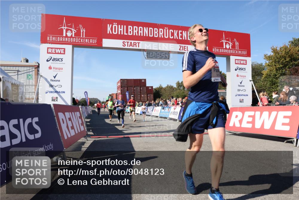 03.10.2025 - Köhlbrandbrückenlauf Lena Gebhardt http://msf.ph/oto/9048123 03.10.2025 13:03:55 Ziel 4127, 4322, 4349, 5098, 5414, 5447, 5950, 6315, 6341, 6392, 6706 meine-sportfotos.de