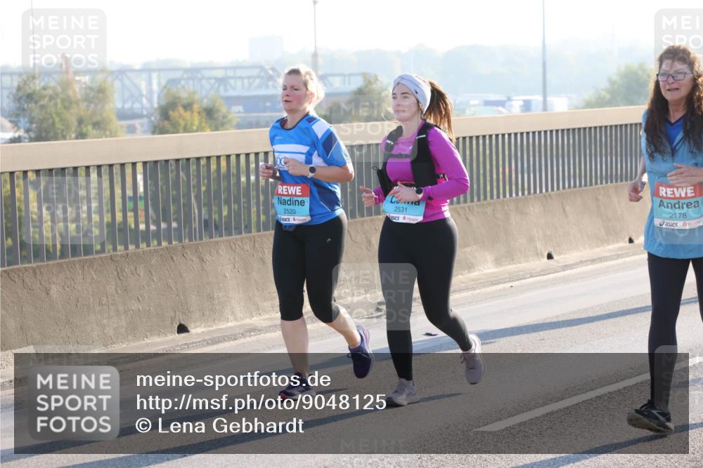 03.10.2025 - Köhlbrandbrückenlauf Lena Gebhardt http://msf.ph/oto/9048125 03.10.2025 09:30:17 Position 1 2520, 2531, 2178 meine-sportfotos.de