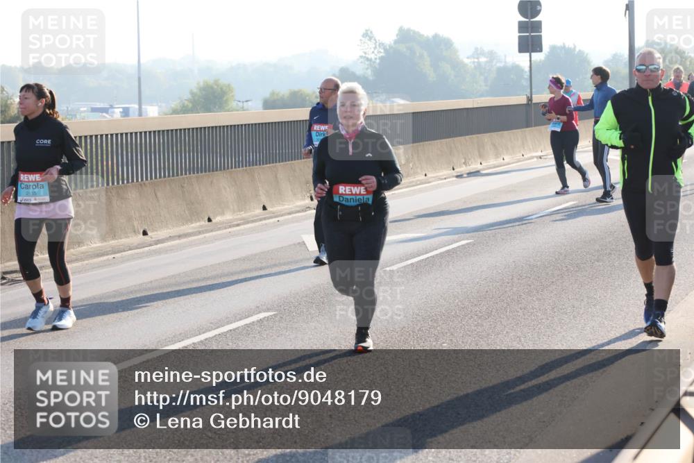 03.10.2025 - Köhlbrandbrückenlauf Lena Gebhardt http://msf.ph/oto/9048179 03.10.2025 09:30:19 Position 1 2535 meine-sportfotos.de