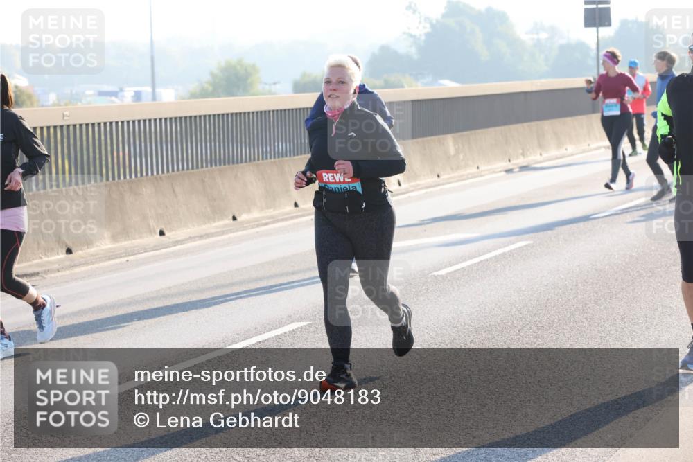 03.10.2025 - Köhlbrandbrückenlauf Lena Gebhardt http://msf.ph/oto/9048183 03.10.2025 09:30:19 Position 1  meine-sportfotos.de