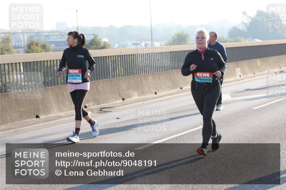 03.10.2025 - Köhlbrandbrückenlauf Lena Gebhardt http://msf.ph/oto/9048191 03.10.2025 09:30:20 Position 1 2535, 354 meine-sportfotos.de