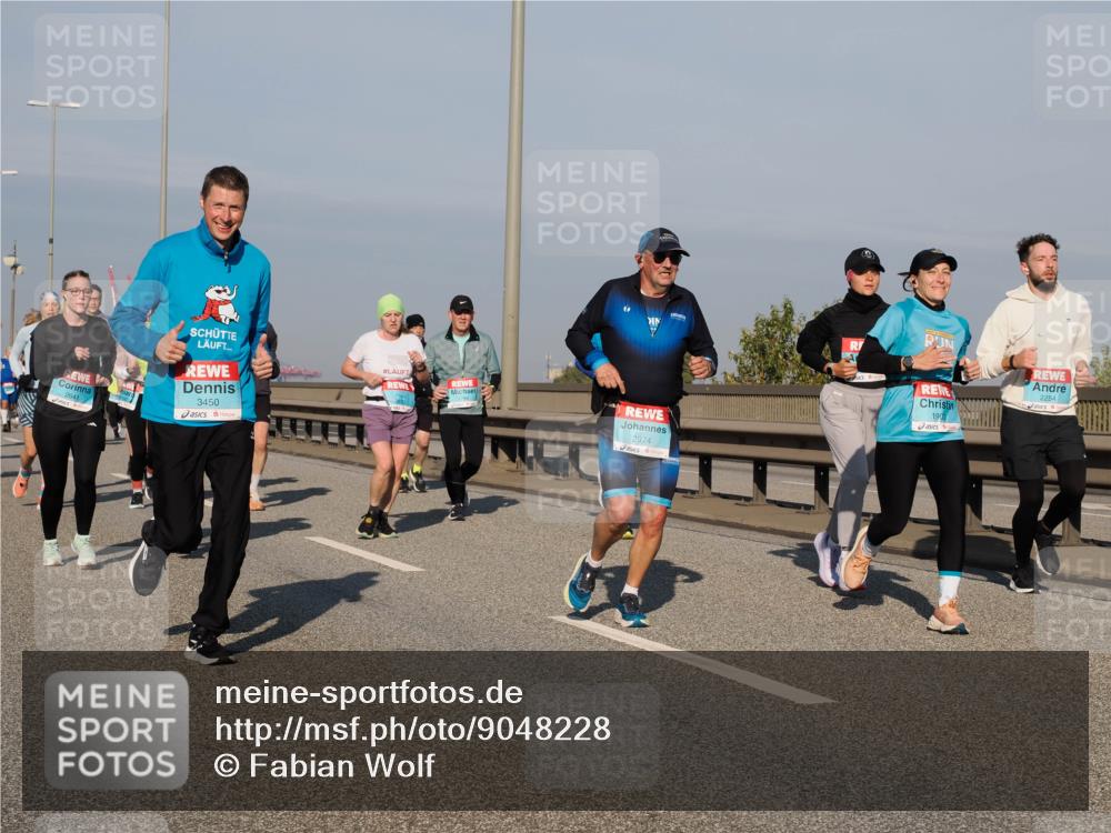 03.10.2025 - Köhlbrandbrückenlauf Fabian Wolf http://msf.ph/oto/9048228 03.10.2025 10:00:19 Position 3 2641, 3450, 2974, 2254, 1903 meine-sportfotos.de