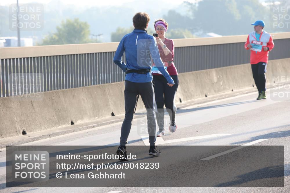 03.10.2025 - Köhlbrandbrückenlauf Lena Gebhardt http://msf.ph/oto/9048239 03.10.2025 09:30:23 Position 1  meine-sportfotos.de