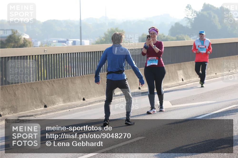 03.10.2025 - Köhlbrandbrückenlauf Lena Gebhardt http://msf.ph/oto/9048270 03.10.2025 09:30:25 Position 1  meine-sportfotos.de