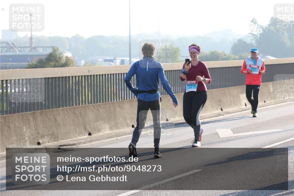 03.10.2025 - Köhlbrandbrückenlauf Lena Gebhardt http://msf.ph/oto/9048273 03.10.2025 09:30:25 Position 1  meine-sportfotos.de