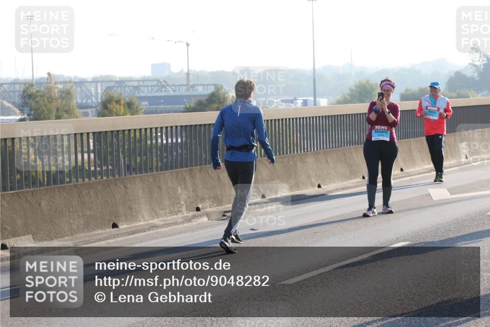 03.10.2025 - Köhlbrandbrückenlauf Lena Gebhardt http://msf.ph/oto/9048282 03.10.2025 09:30:27 Position 1  meine-sportfotos.de