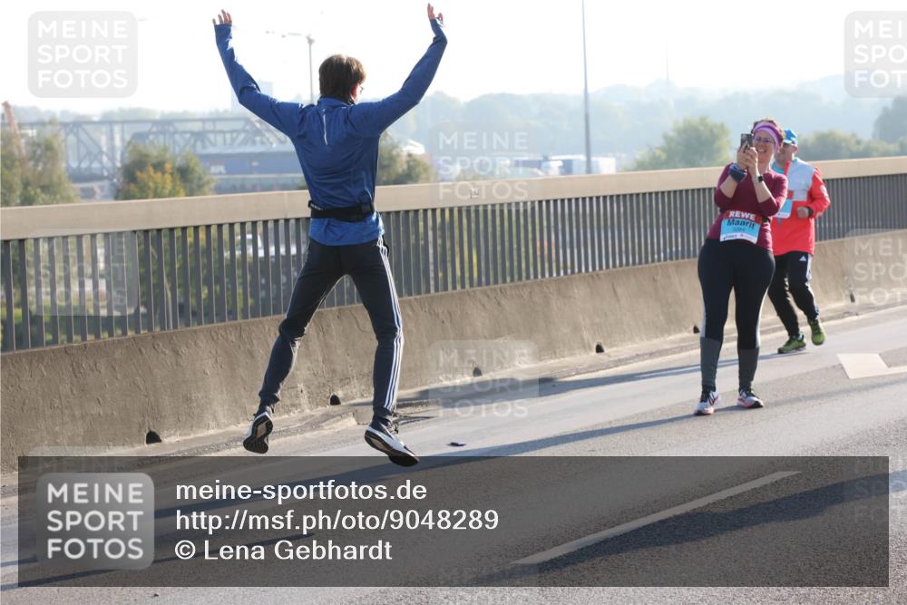 03.10.2025 - Köhlbrandbrückenlauf Lena Gebhardt http://msf.ph/oto/9048289 03.10.2025 09:30:27 Position 1  meine-sportfotos.de