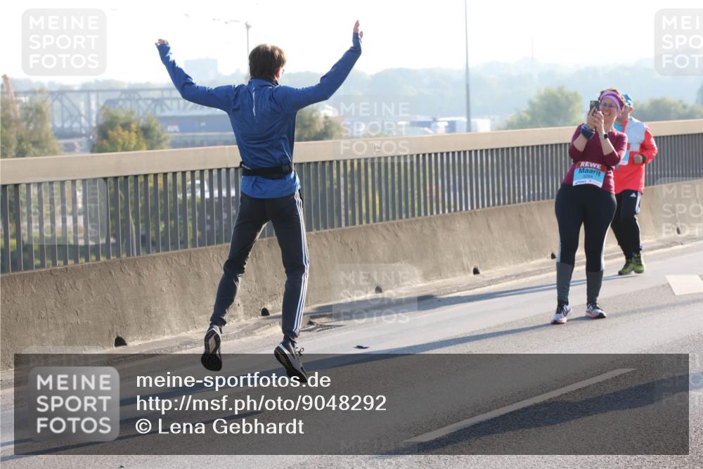 03.10.2025 - Köhlbrandbrückenlauf Lena Gebhardt http://msf.ph/oto/9048292 03.10.2025 09:30:27 Position 1 3284 meine-sportfotos.de