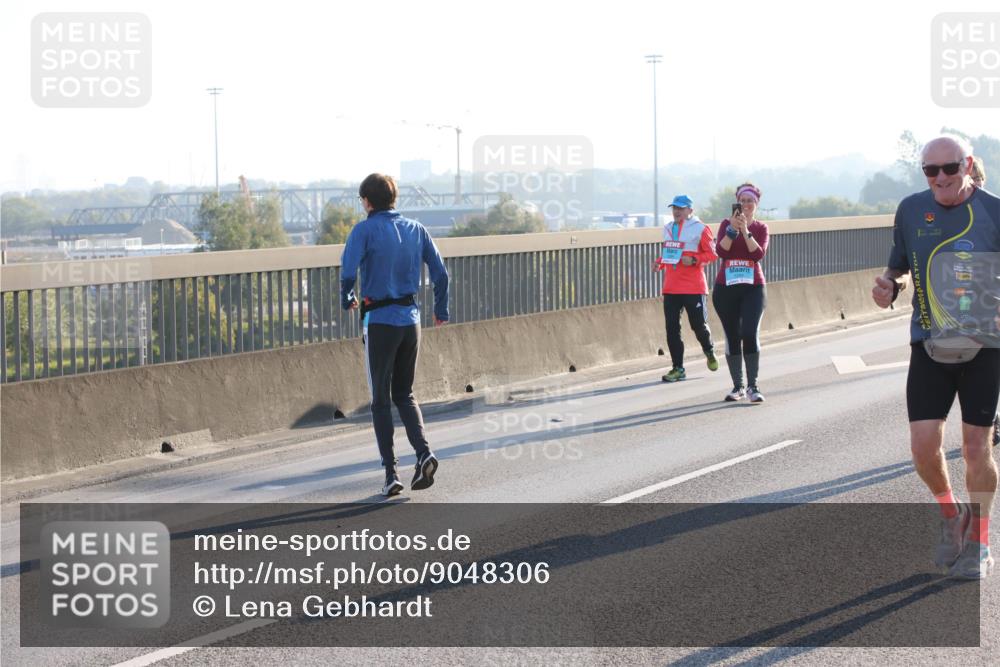 03.10.2025 - Köhlbrandbrückenlauf Lena Gebhardt http://msf.ph/oto/9048306 03.10.2025 09:30:29 Position 1  meine-sportfotos.de