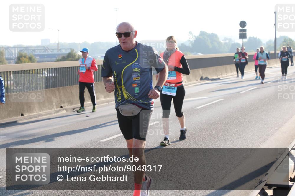 03.10.2025 - Köhlbrandbrückenlauf Lena Gebhardt http://msf.ph/oto/9048317 03.10.2025 09:30:30 Position 1  meine-sportfotos.de
