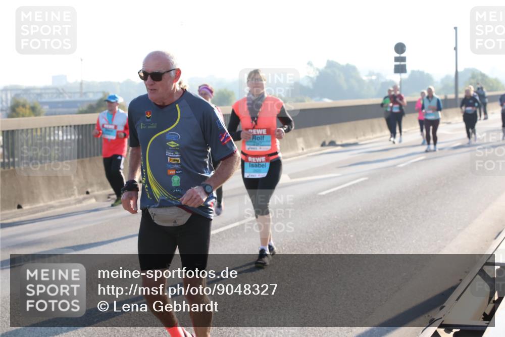 03.10.2025 - Köhlbrandbrückenlauf Lena Gebhardt http://msf.ph/oto/9048327 03.10.2025 09:30:30 Position 1  meine-sportfotos.de