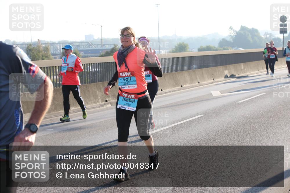 03.10.2025 - Köhlbrandbrückenlauf Lena Gebhardt http://msf.ph/oto/9048347 03.10.2025 09:30:31 Position 1 2347, 2620, 84 meine-sportfotos.de