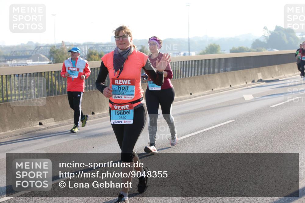 03.10.2025 - Köhlbrandbrückenlauf Lena Gebhardt http://msf.ph/oto/9048355 03.10.2025 09:30:32 Position 1 2347, 2620, 3284 meine-sportfotos.de
