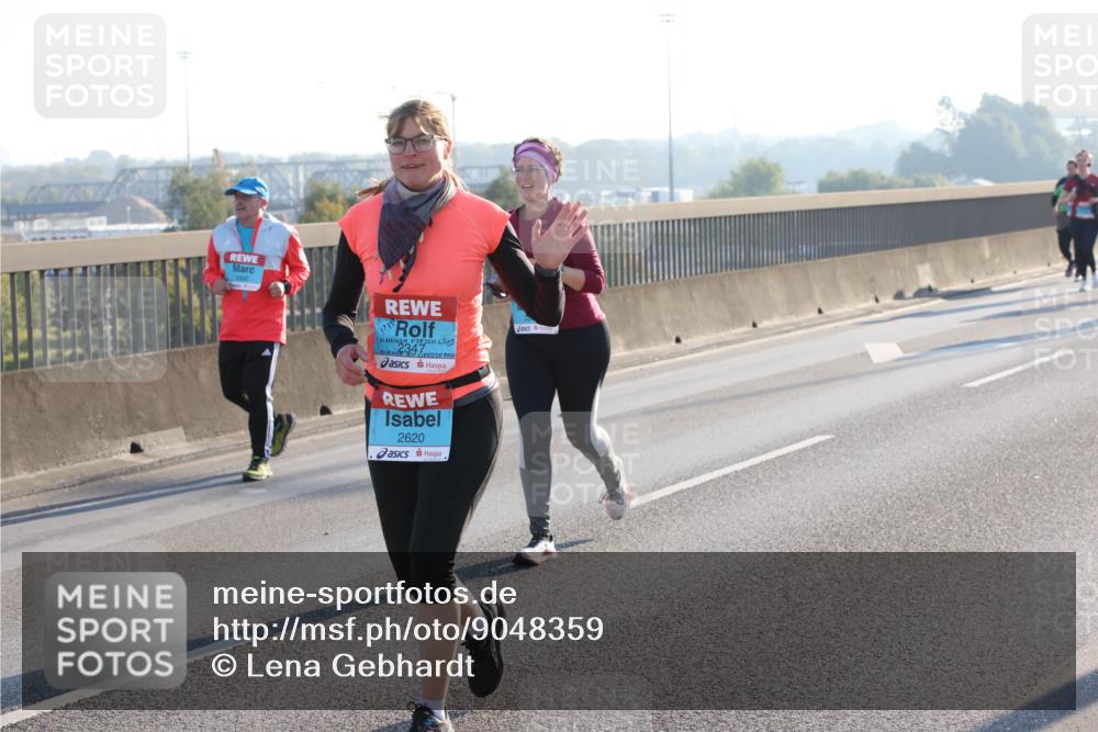 03.10.2025 - Köhlbrandbrückenlauf Lena Gebhardt http://msf.ph/oto/9048359 03.10.2025 09:30:32 Position 1 37, 2620 meine-sportfotos.de
