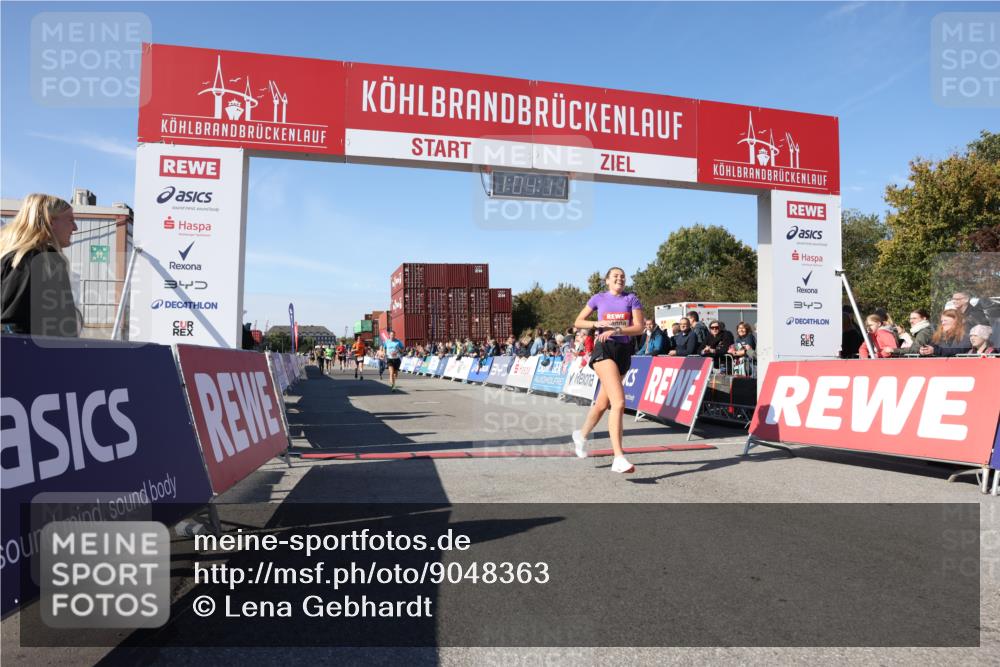 03.10.2025 - Köhlbrandbrückenlauf Lena Gebhardt http://msf.ph/oto/9048363 03.10.2025 13:04:12 Ziel 4056, 4372, 4480, 5055, 5721, 5958, 6038, 6523 meine-sportfotos.de